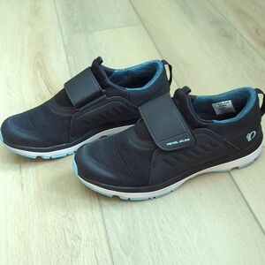 Pearl Izumi 8.5 studio spin clip shoes with speed clips